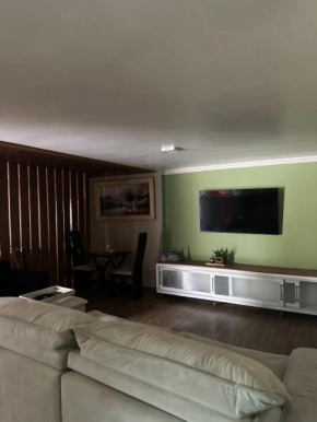 Casa pertinho da praia com hidro